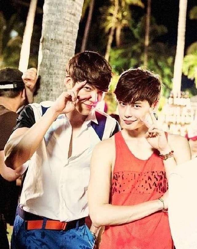 李钟硕和金宇彬夏威夷旅游后,开心发福,200斤的胖纸既视感_网友