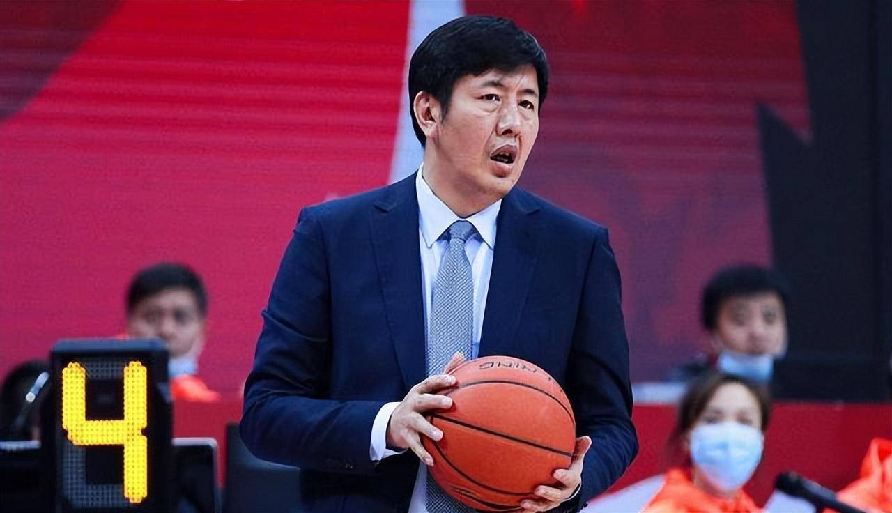 山东辟谣没请美国教练,赵睿王薪凯参加广东夏训,方硕还没有续约_训练