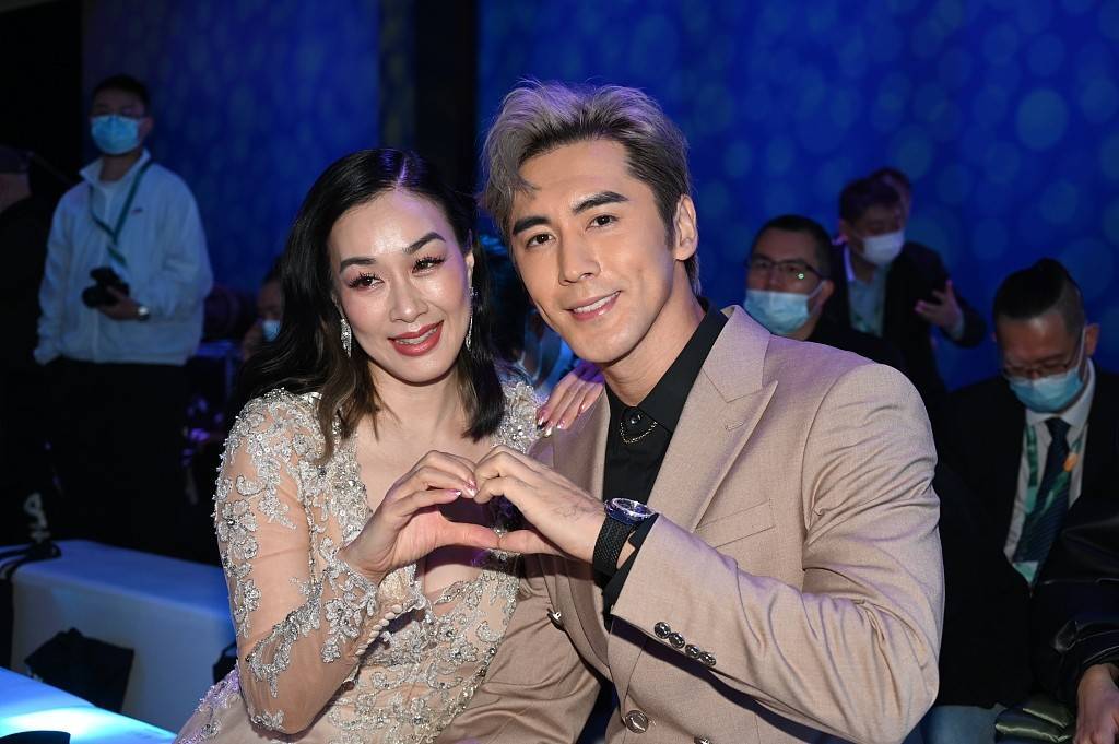 钟丽缇再婚小12岁张伦硕,从演员到巨星的华丽逆袭!_婚姻_爱情_事业