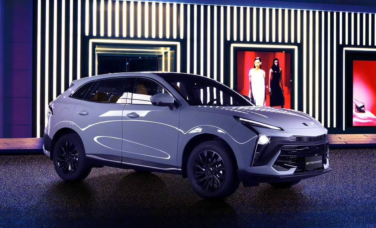 前脸设计有较大修改,东风风行t5 evo狂飙版上市售9.