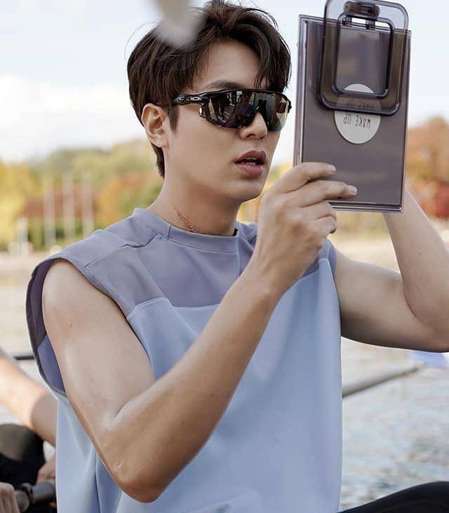 李敏镐退伍后登上颜值巅峰!