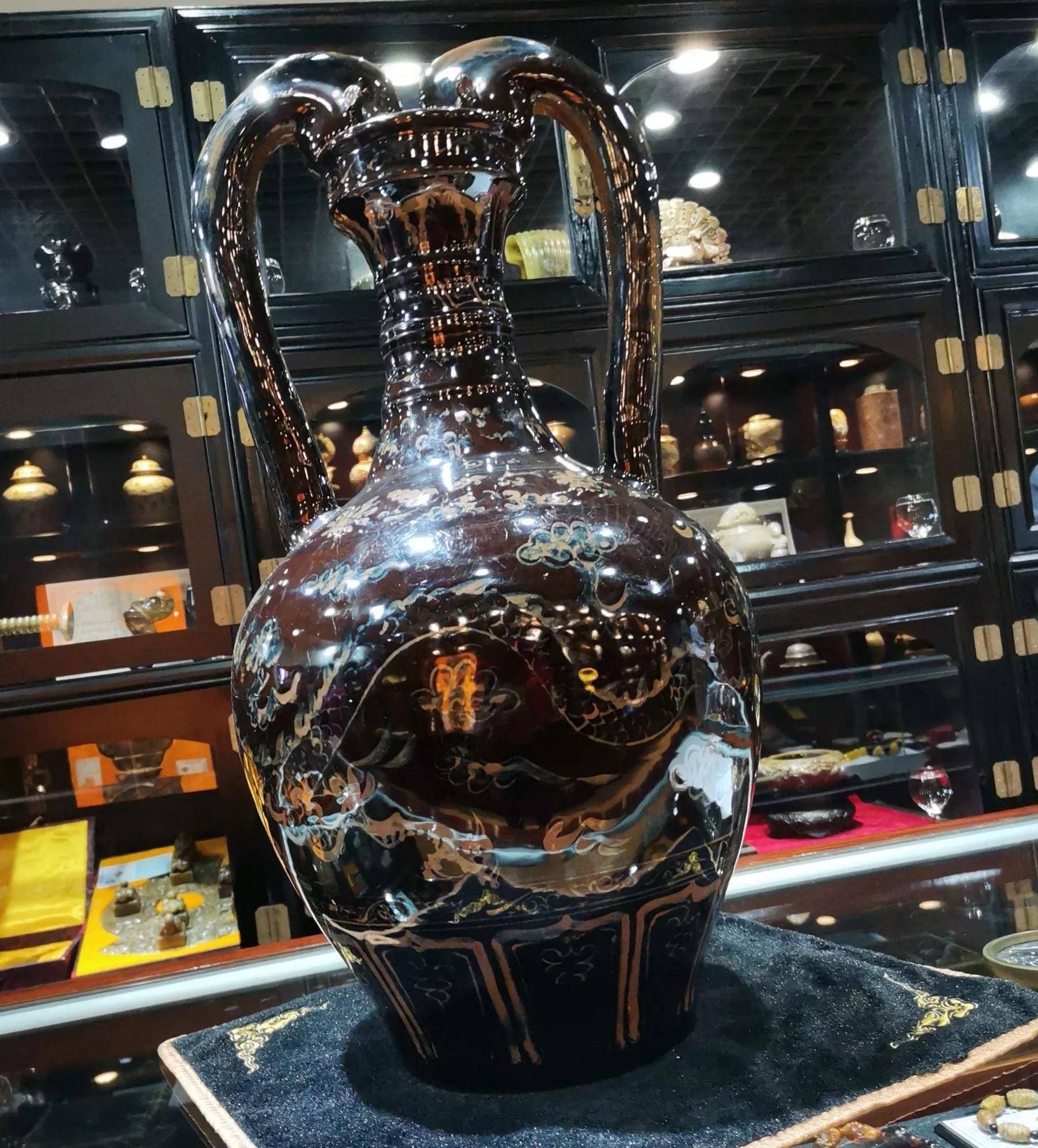 收藏家徐福来收藏的"滇王玉印","哈密瓜田黄石","玉镶金玉觥","母子龙