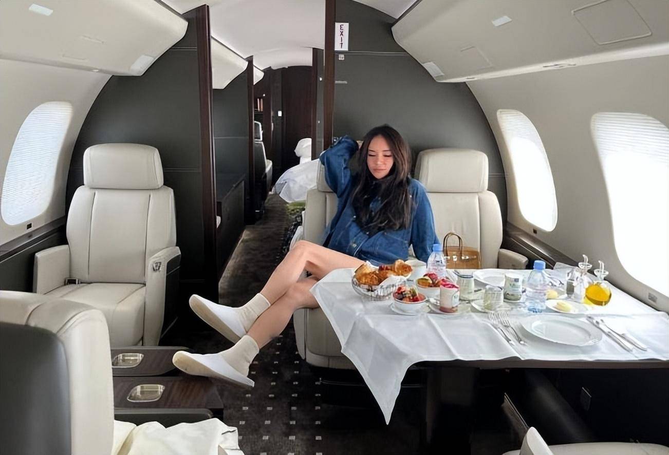 何猷君前女友林慧俐带儿子去c罗,个人身家现已突破200亿_父亲_发展