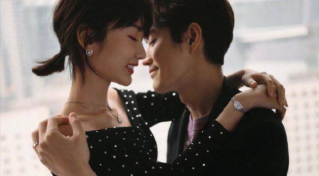 毛晓彤杨玏新电影年末上映,俩人获邀拍杂志,互动亲密宛若真情侣_写真