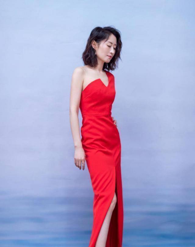 刘敏涛粉色搭配,干练大胆气场难掩,强大的女性气场_的设计_整体_年龄