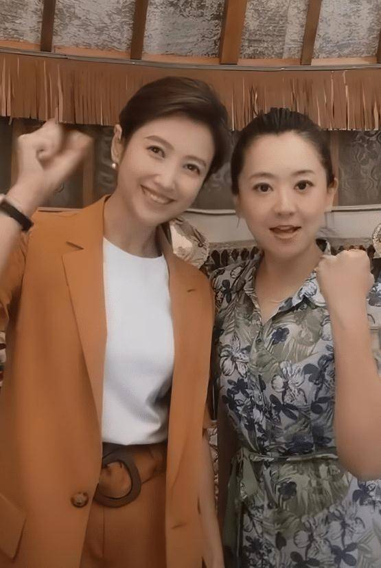 主持人春妮:一婚嫁给蒋虎丁克8年,二婚名嘴刚强,儿子名叫刚好_事业