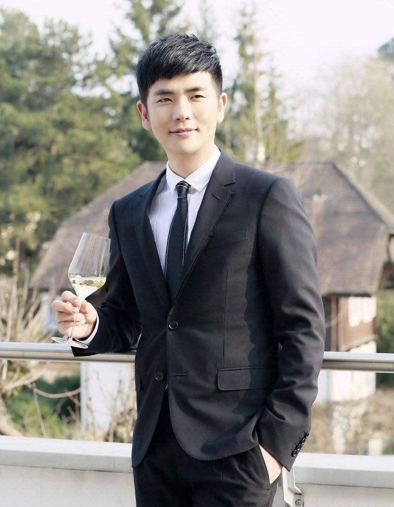 张晓龙,凭借甄嬛传温太医一角成名,娃娃脸的他原来是硕士生导师_温实