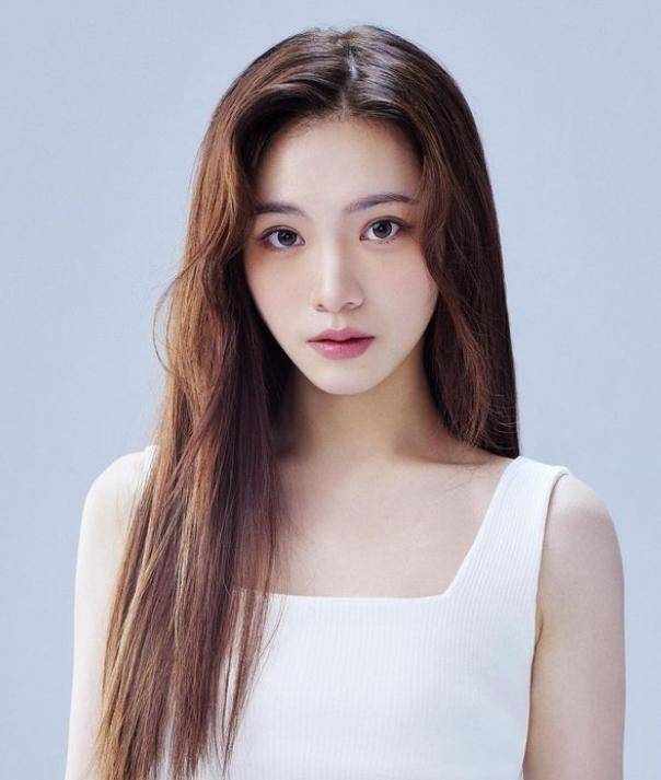 李罗19岁女儿绝美宣传照流出,网友暴动抢认岳父_李紫嫣_骄傲_天鹅