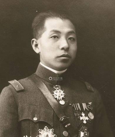 张学良张学良是东北王的儿子是少帅,有颜有钱又有权,是当时完美的