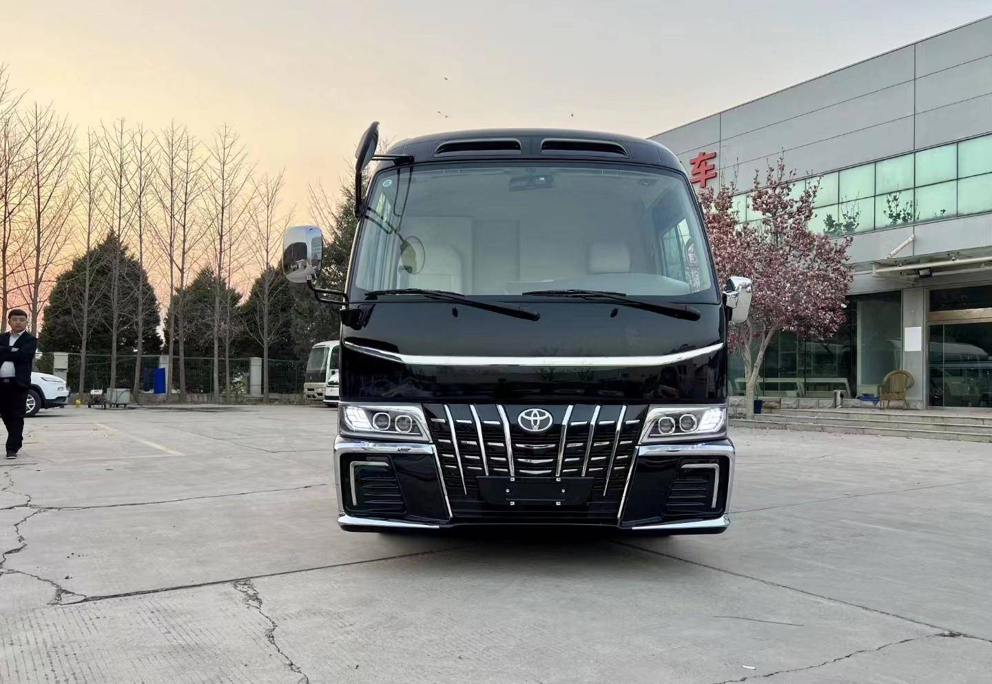 丰田考斯特私人定制超豪华商务车，大佬顶级奢华座驾_搜狐汽车_搜狐网