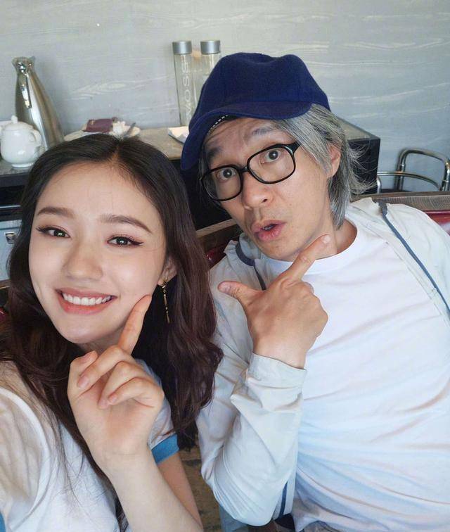 林允连线周星驰,两个说话语气十分亲密,太羡慕有这样的老板了!