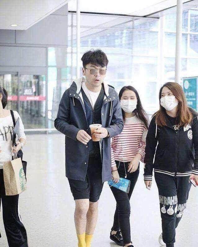 路人镜头下的明星:刘诗诗惊艳,杨幂美似少女,周冬雨像小朋友_李易峰