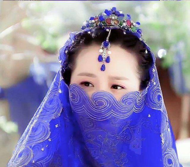 最早认识刘诗诗是通过《仙剑三》,剧中,刘诗诗饰演的"龙葵"本是姜国