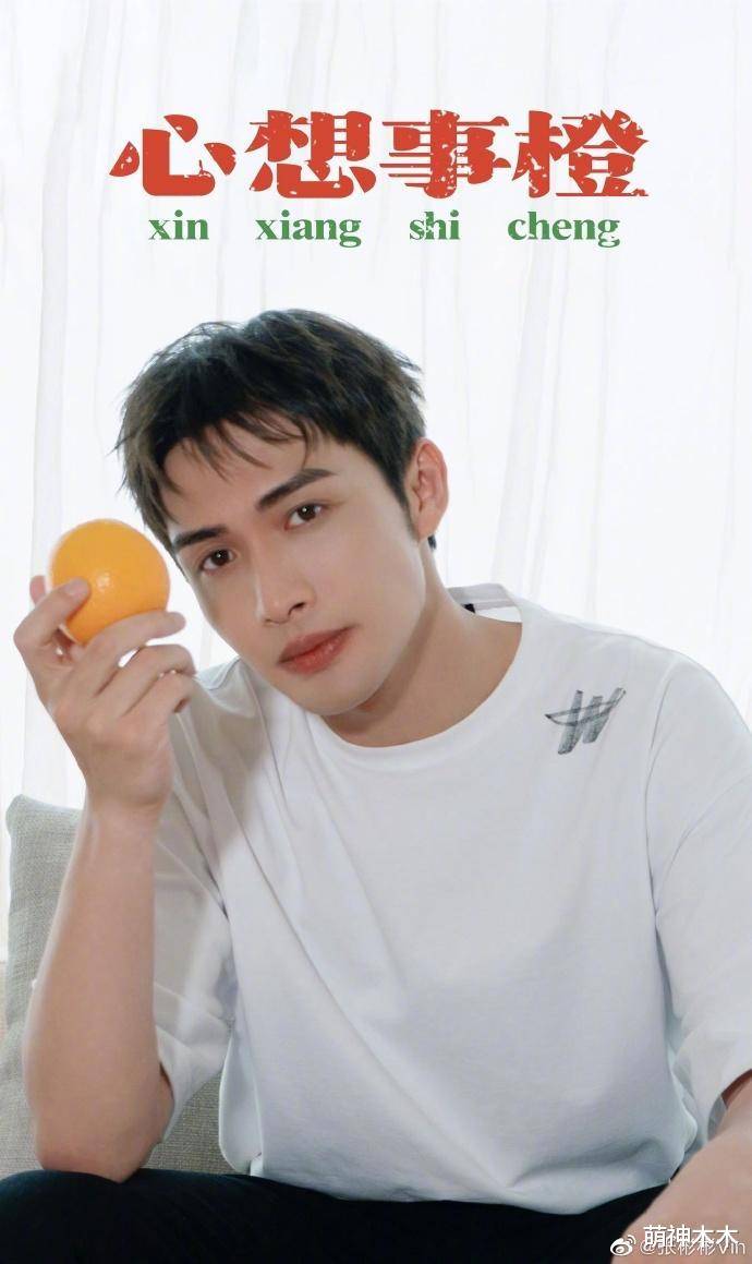 龚俊直接晒九宫格祥云,主打的就是祝福大家好"云"连连,希