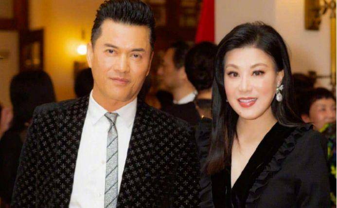 对方是个女强人,曾出任深圳商会会长,很多行业均有涉猎,吕良伟对其