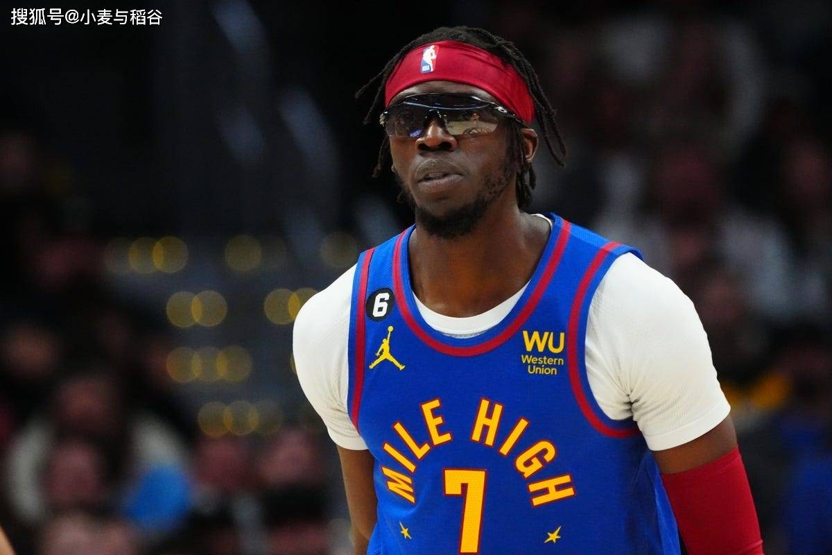 本场比赛中,掘金的替补后场球员雷吉-杰克逊(reggie jackson)有些出人