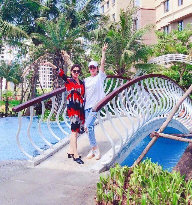 母亲节这些明星晒妈妈,陈伟霆妈有福气,江疏影妈和她简直太像了_网友