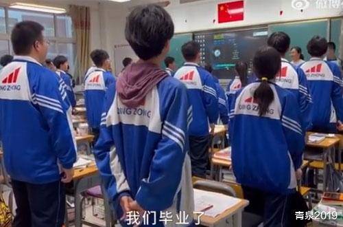 原创            高三师生的双向奔赴太戳了——网友：这一定是一位好老师-师生双向奔赴的爱情文案