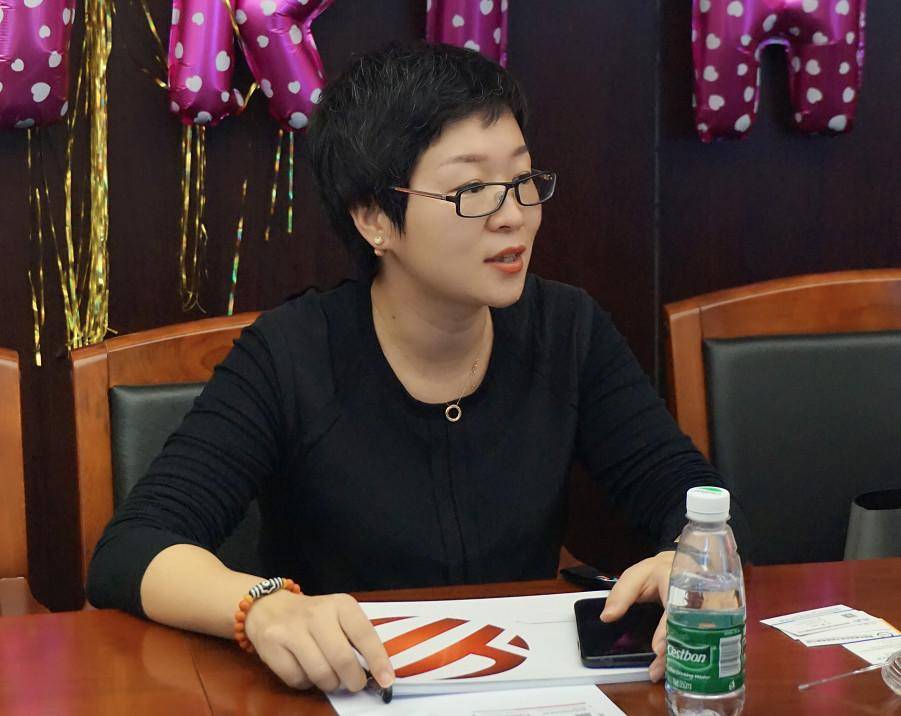 根据胡润研究《2020年胡润百富榜》数据,许小菊和丈夫