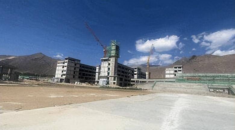 堆龙德庆区第二初级中学项目于2022年3月正式开工建设,占地面积达到