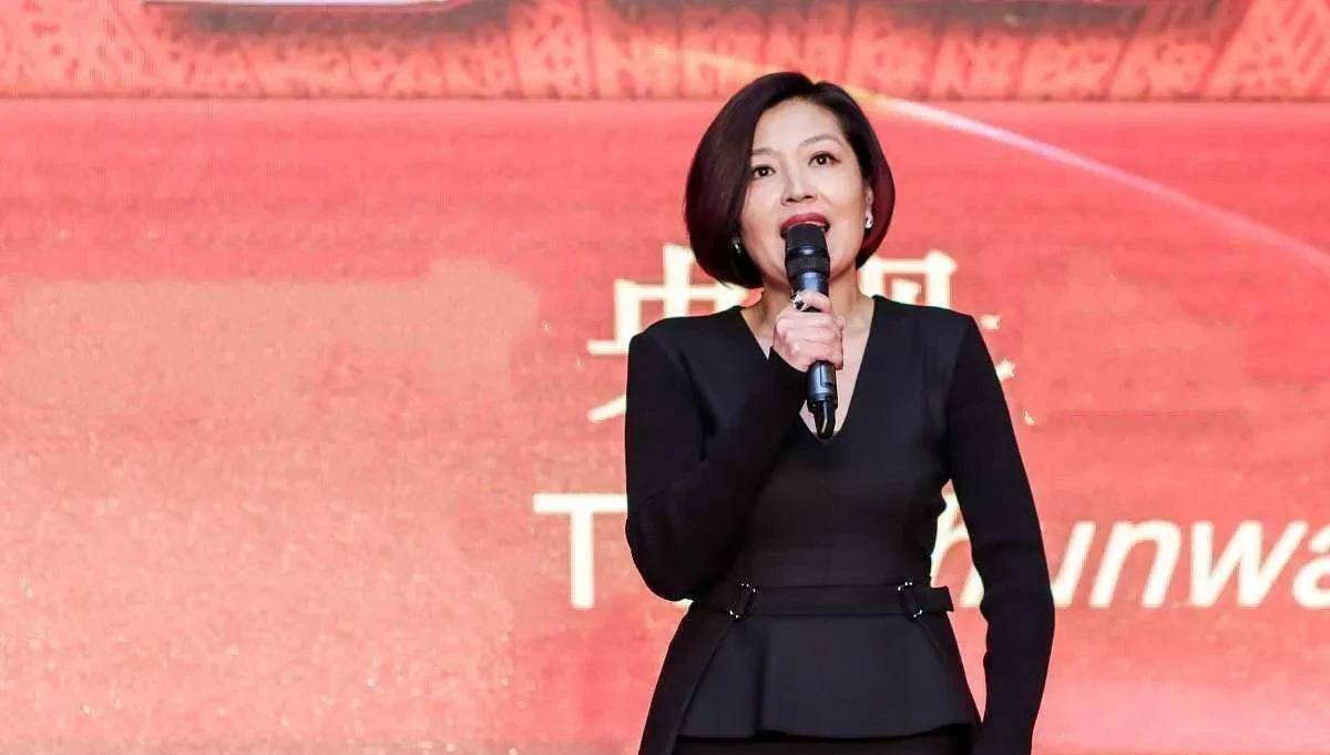 被李咏老婆哈文惊艳到了!