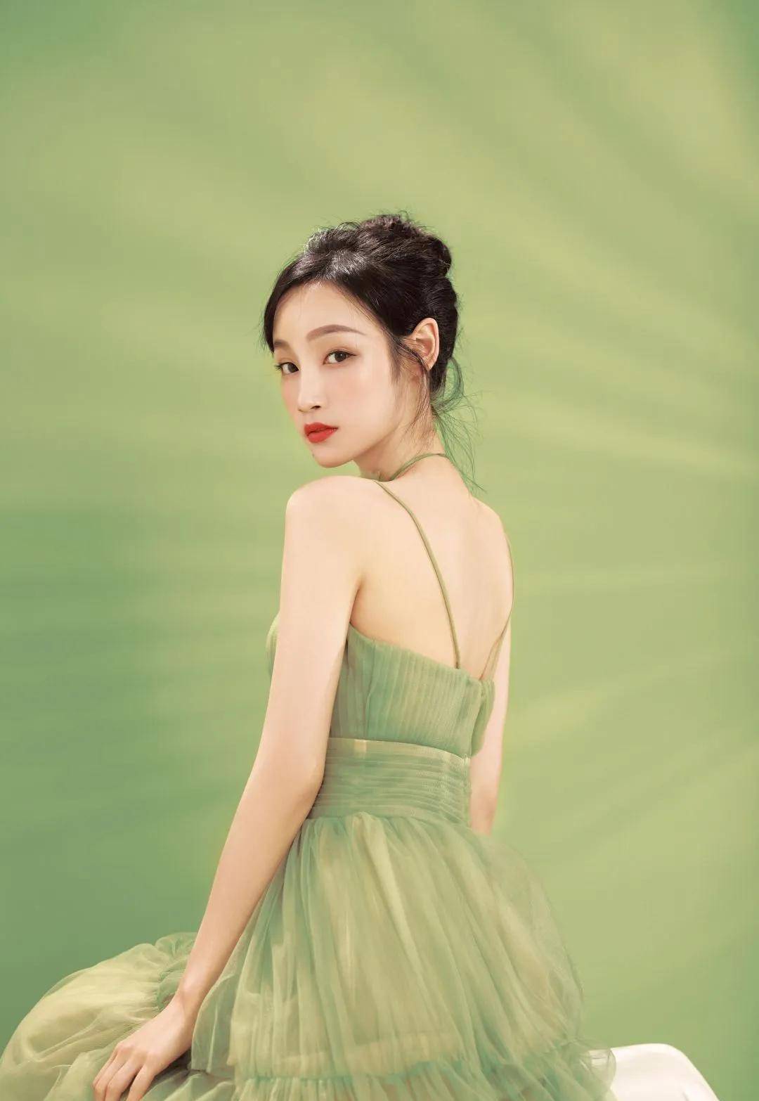 34,【赵怡贤】1999年1月8日出生于国外京畿道光明市35,【崔乂园】1999