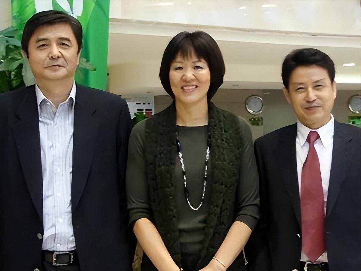 汪嘉伟:恋爱曾被骗,经历两段婚姻,如今成为导演儿子的忠实粉丝_邓星