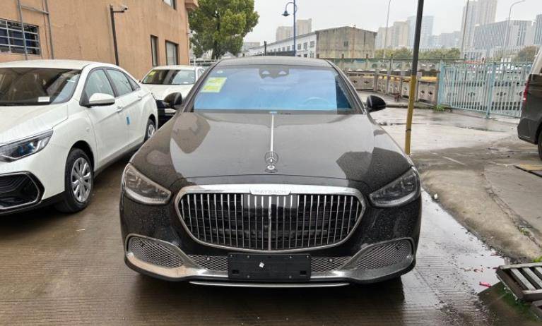 低调老板花450万买奔驰迈巴赫s680,坦言往后将抠掉车尾数字标志_搜狐