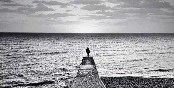 史上最孤独的诗,道尽世间沧桑!_陈子昂_武则天_悠悠