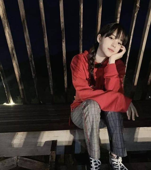 女明星上脚丨杨颖上脚yeezy粉满天星,邓紫棋依旧最爱aj1!
