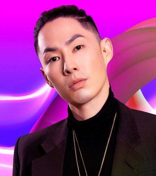 虞书欣照片中疑似有吴建豪同款手机壳,磕cp的人都是列文虎克!