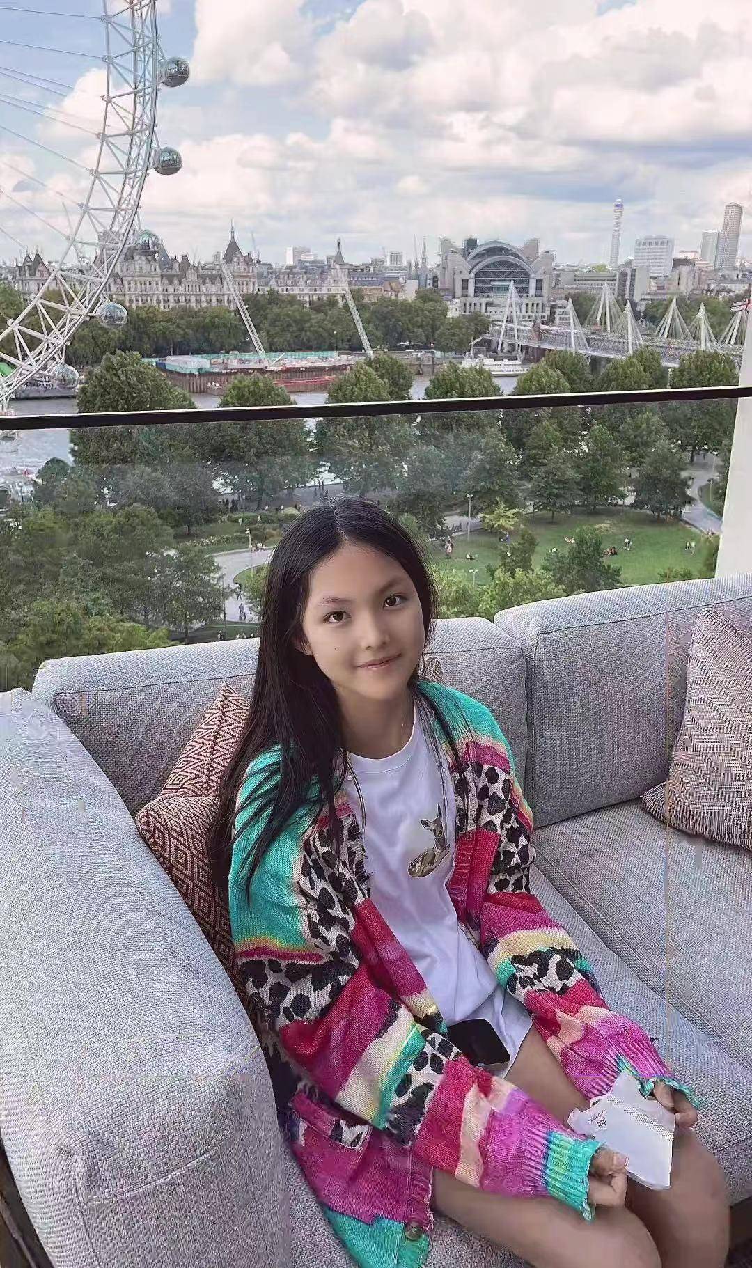 13岁王诗龄节日回来度假,李湘王岳伦分别晒照,网友:心疼机票钱_生活