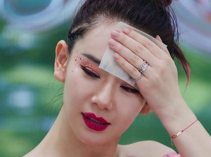 当她拿开手的那刻,这颜值太真实了_化妆_beauty_时候