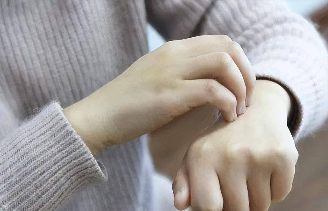 要注意,这2处发痒可能是肝癌的前兆!_肝脏_身体_症状