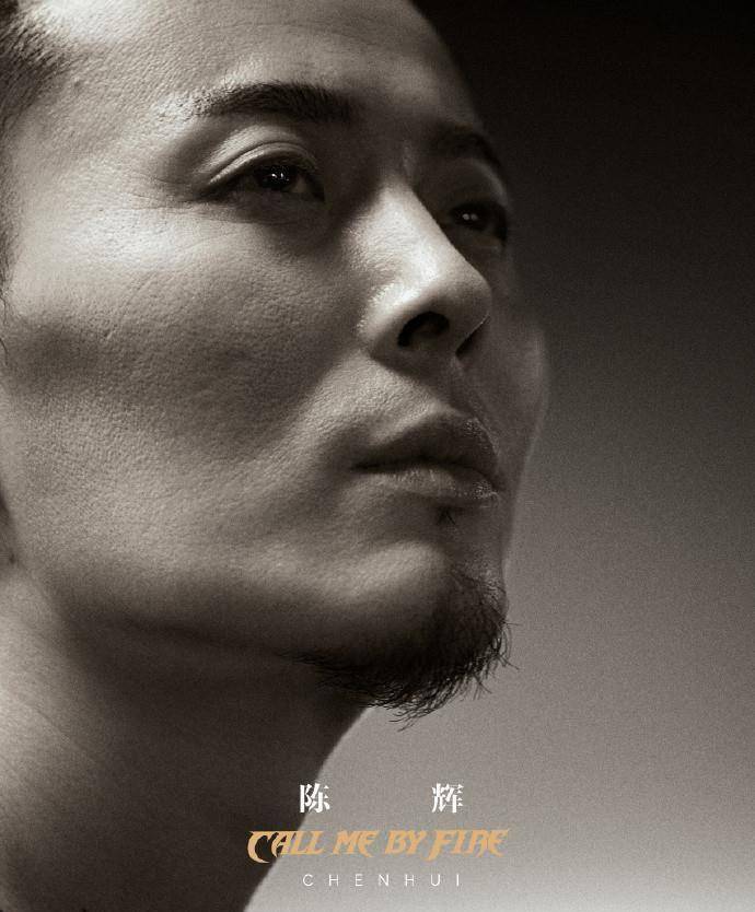 39岁的李云迪,这个就不用介绍了吧,钢琴家.