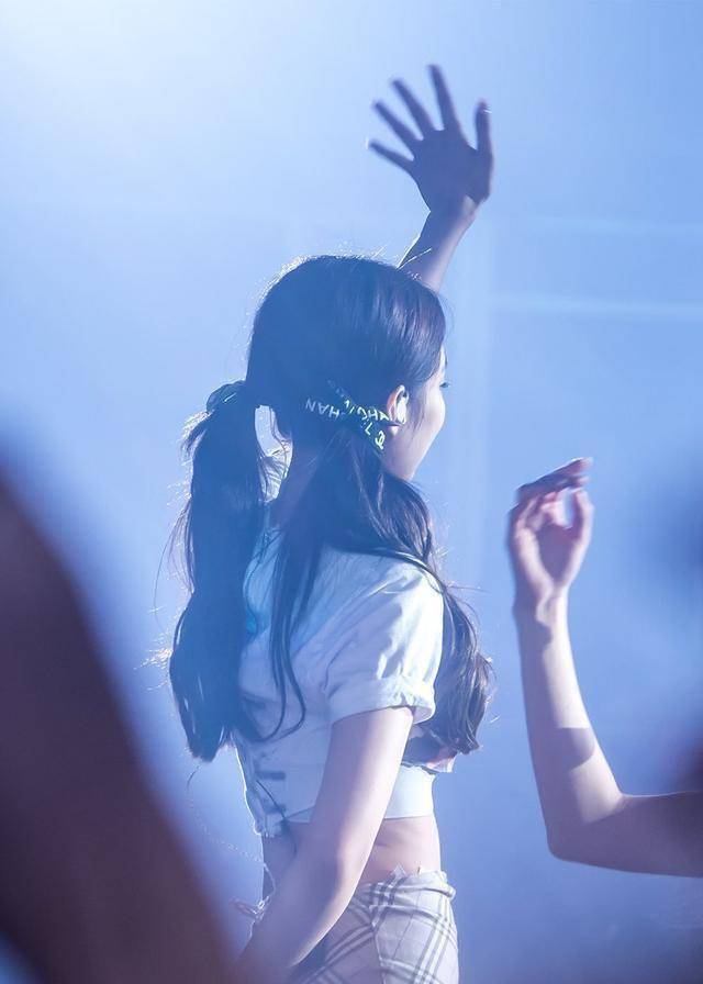 盘点「blackpink」jennie的双马尾造型_黑色_形象_演唱会