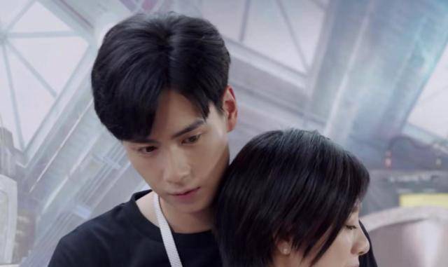 亲爱的热爱的:艾情solo举止亲密,又拥抱吴白,摇摆不定结局成谜_王浩