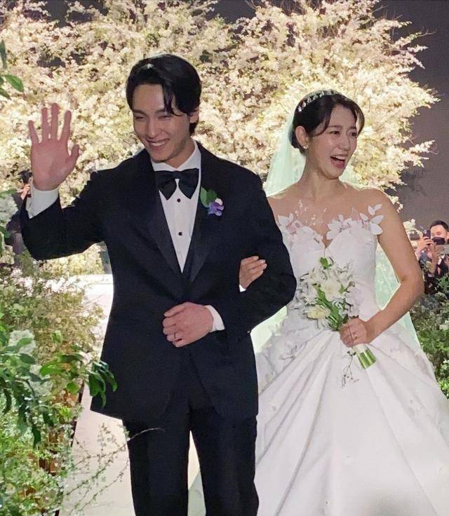 朴信惠婚礼荧屏男友皆互动,李敏镐张根硕回顾角色,却唯独少了他_李钟