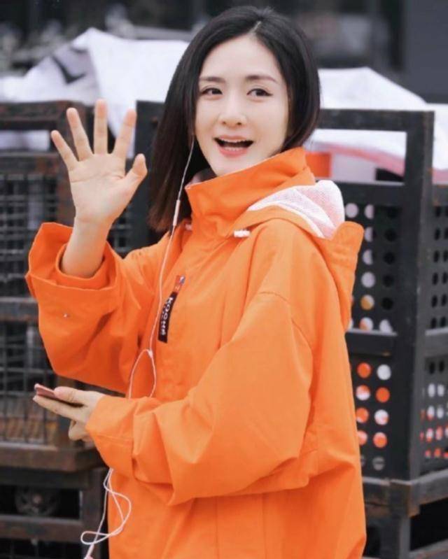 而此前外界就传闻谢娜疑似已经生完二胎,是个女宝宝,只是当事人并未就