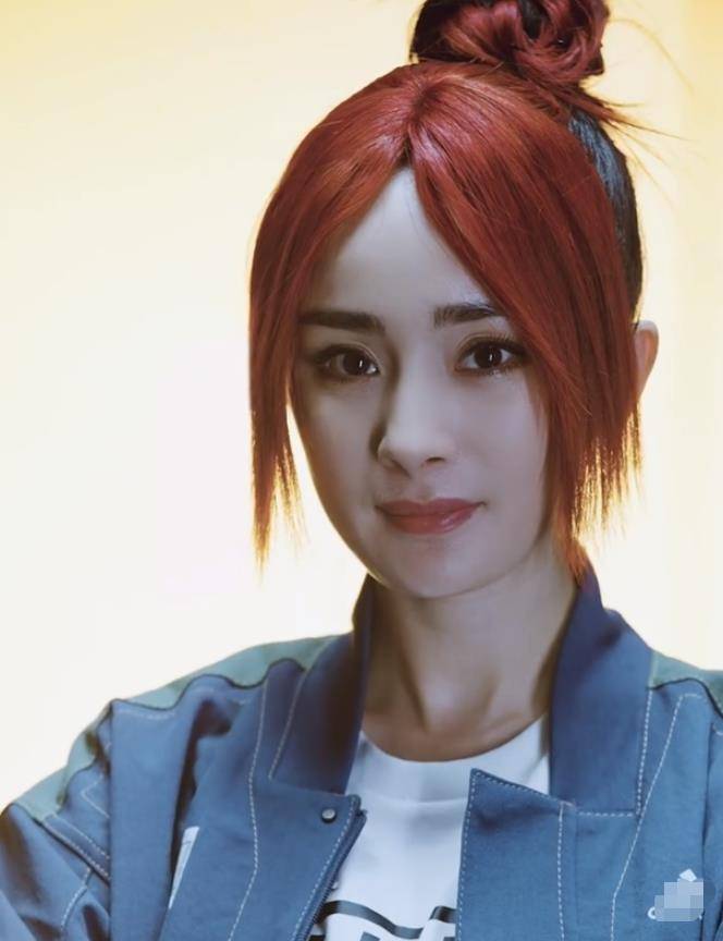 34岁杨幂大胆尝试红发,失去工作室ps待遇,这颜值我没看错吧_造型_王