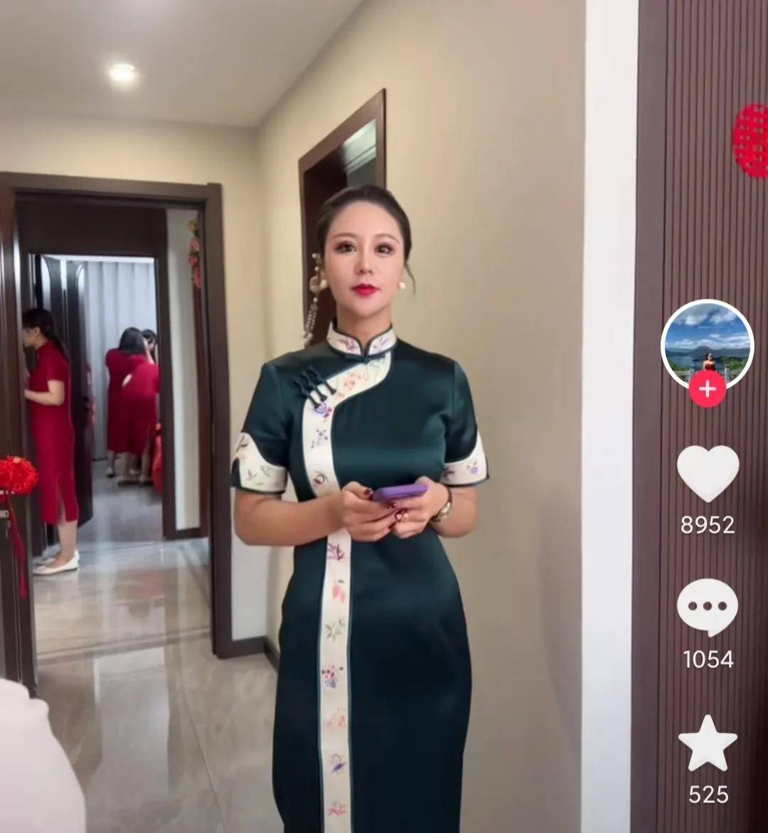 河北最美喜婆婆,儿子婚礼当天连换四个造型,新娘子都没婆婆美_旗袍