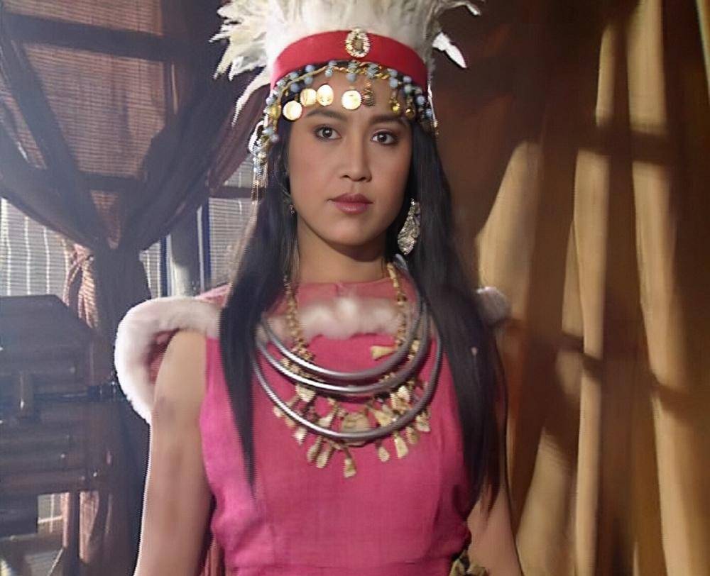 李云鹃老师成为京剧人跟她的父母有很大关系,她在