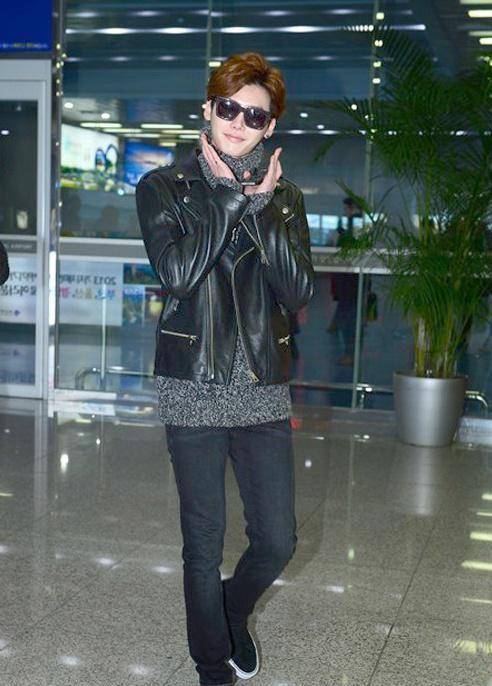 人气偶像李钟硕时尚穿搭,高领毛衣尽显暖男气质_皮衣_外衣_风衣