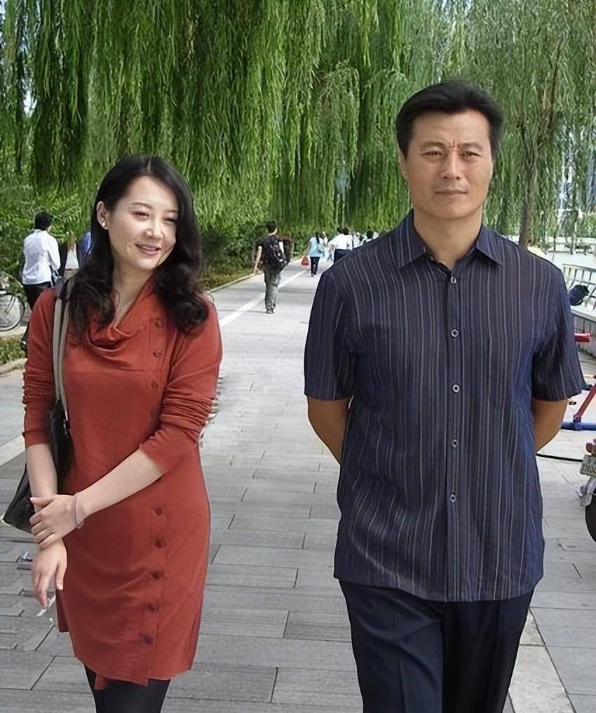 任程伟,与妻子黄蕾之间的故事,他拥有一双女儿,一位贤妻,足矣_本人