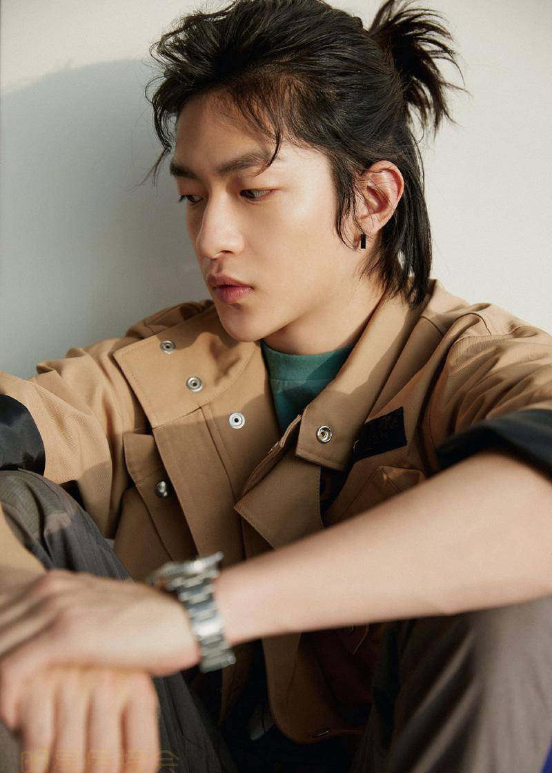 迪丽热巴的《长歌行》原本的男主角是屈楚萧,他当时已经进组进行了一