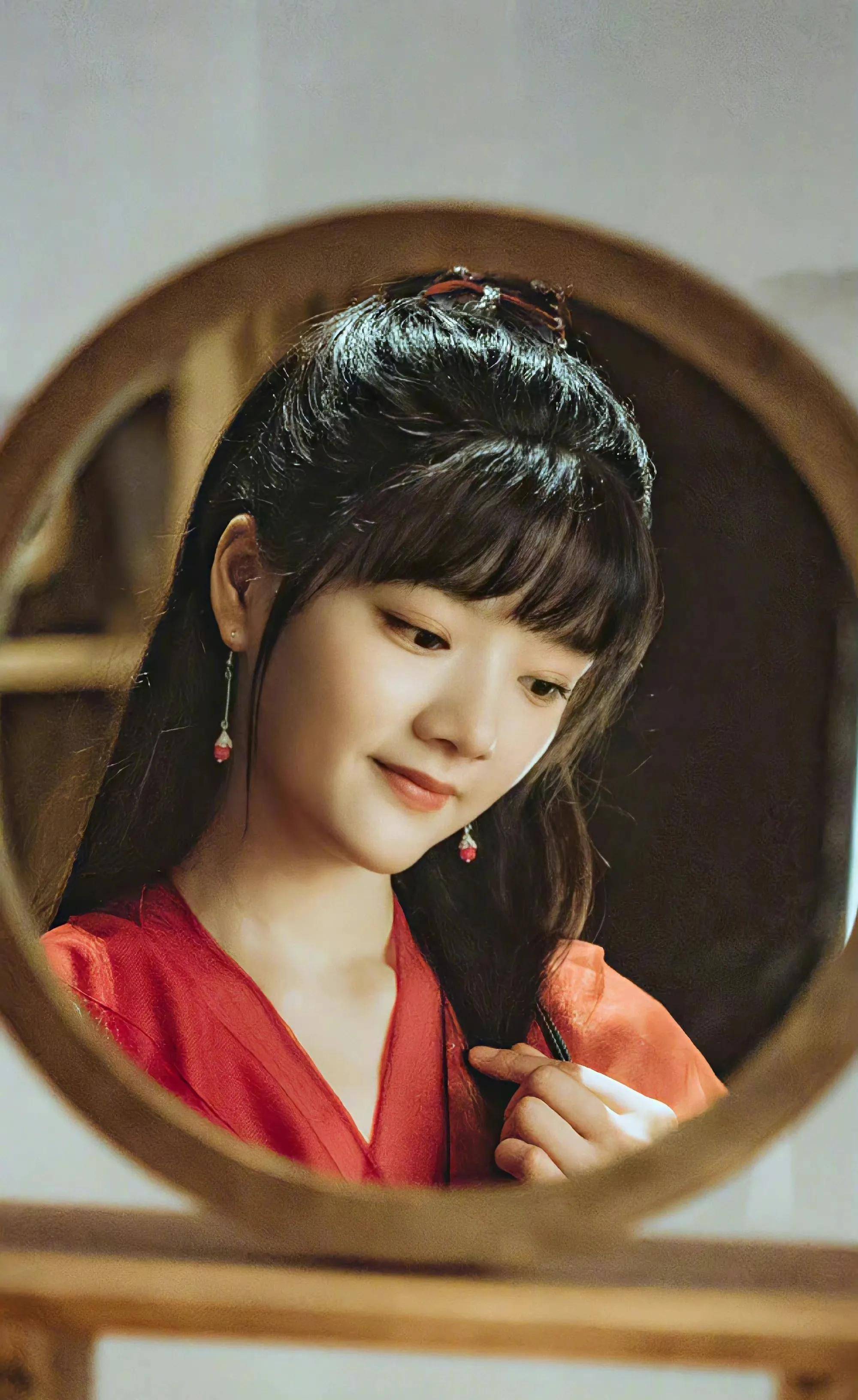 任敏新剧造型,发型真的影响一个人的颜值,大家觉得如何呢?