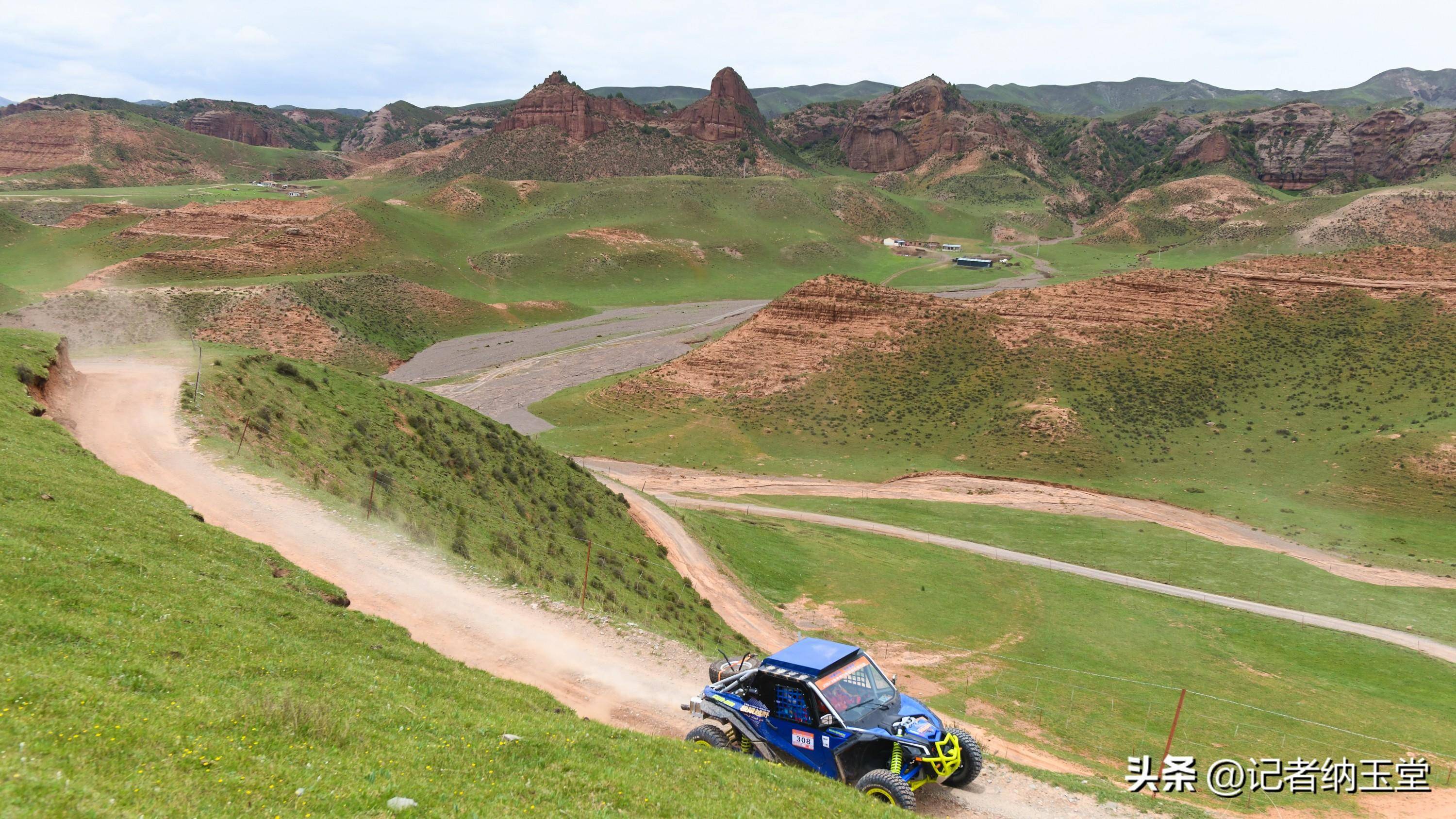 11日,海南州汽车摩托车拉力赛途经黄河大峡谷进入兴海县_青海省_历史