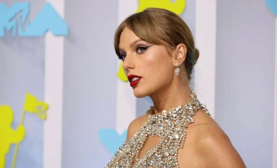 vma红毯:霉霉身材绝了,blackpink很亮眼,德普出场求