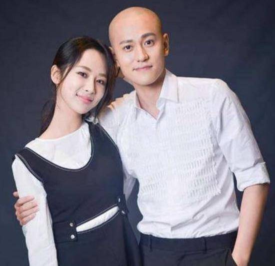 秦俊杰深夜与神秘女约会,小动作暴露关系,女方撞脸杨紫_网友_朋友