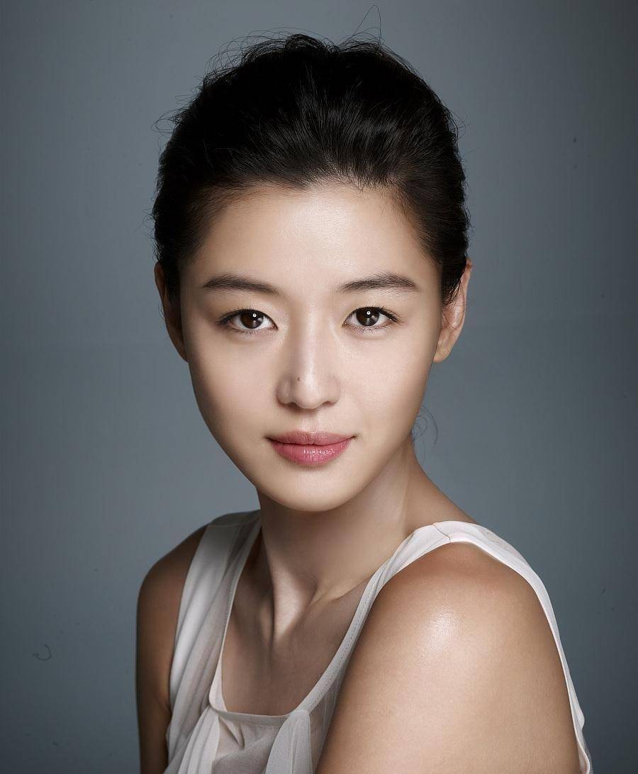 之后,全智贤结婚,影视作品却照样口碑爆表,印象深刻的是《雏菊》